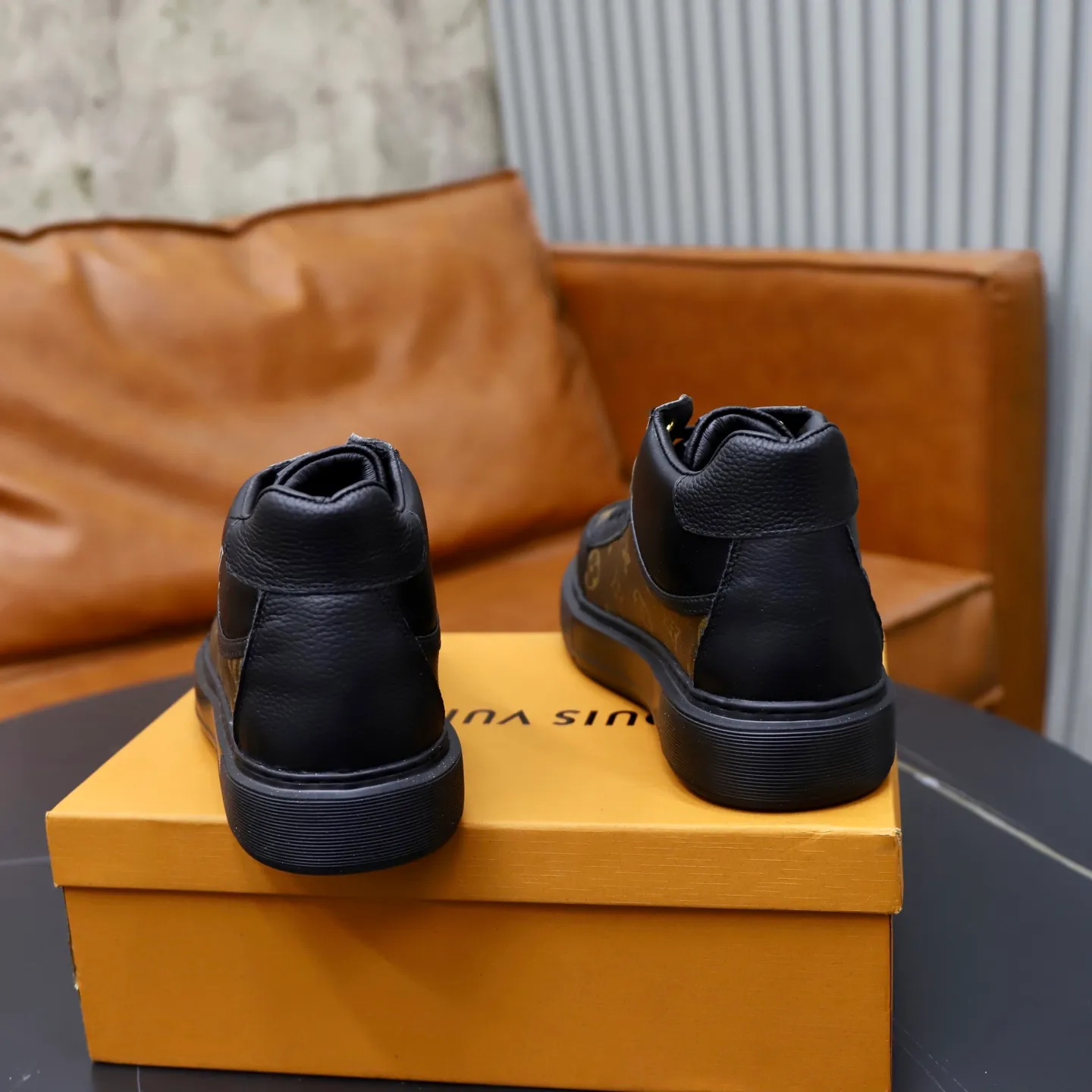 Ex-factory price: 442💰🙅‍♂️🙅‍♂️🙅‍♂️ Brand: LV Louis Vuitton Standard code: 38-44 (45 customized) Grade: Same as the official website Material: Original cowhide material spliced with brand rubber Comfortable and breathable lining Lightweight and wear-resistant sports outsole Style category: Men's fashionable casual shoes Running sneakers Distinguished luxury brand elements Top luxury color: actual picture color